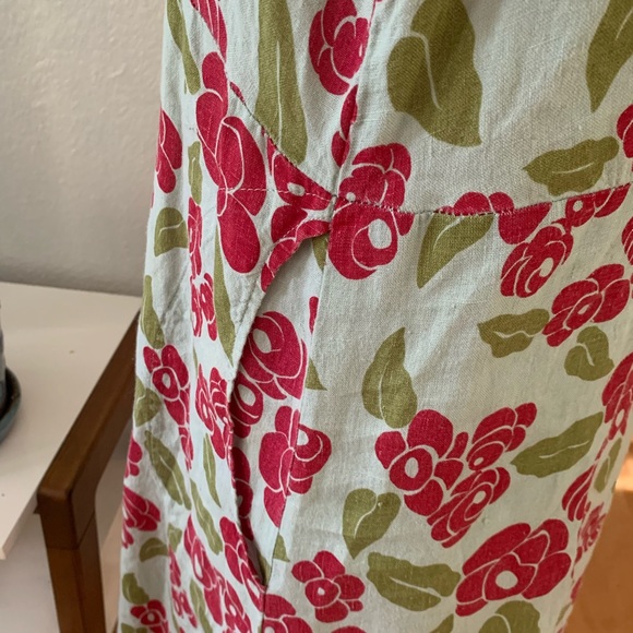 Linen dress with cherry colored flower print; swingy; v-neck; short sleeves - Picture 13 of 15
